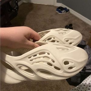 Yeezy Foam Runner Sands Size 9.5